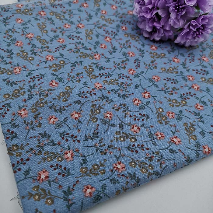 Ткань с мелким принтом розовые цветы на голубом фоне, хлопок , Европа
